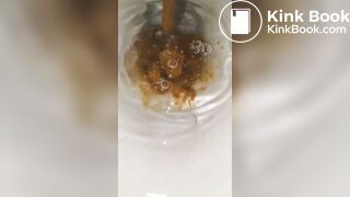 女の子が下痢をする - video 3