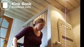 Dutch PAWG shits big pile on dick