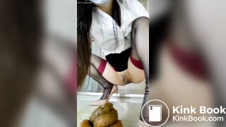Chinese girl Pooping - video 2