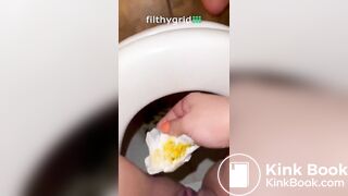 Girls pooping on toilet - video 67