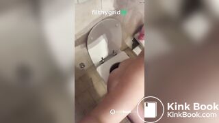 Girl pooping on toilet - video 276