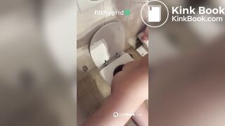 Girl pooping on toilet - video 276