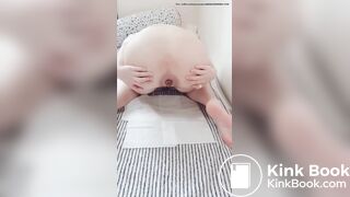 I put paper on the bed to poop