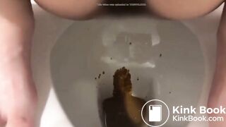 女性が下痢をする