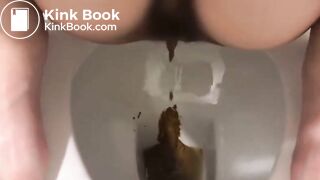 女性が下痢をする