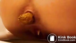 Girl pooping on toilet - video 266