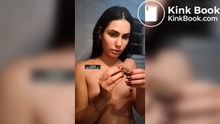novinha brasileira comendo seu cocô