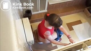 DUTCH SCAT MISTRESS POOPS ON THE TOILET