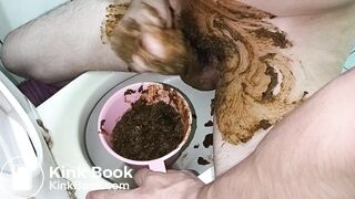 Smear the manure on the penis, masturbate, and ejaculat
