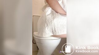 Girl pooping on toilet - video 257