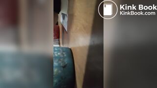 一个小女孩屁股一紧