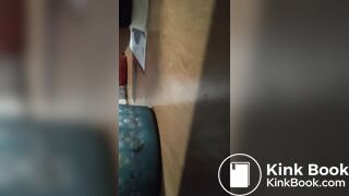 一个小女孩屁股一紧