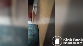 一个小女孩屁股一紧