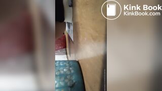 一个小女孩屁股一紧