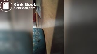 一个小女孩屁股一紧