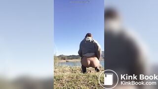 Lovely amateur girlfriend showing her pooping ass on th