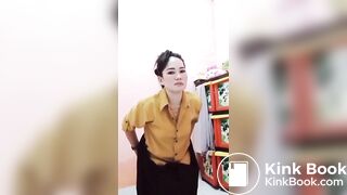 Indonesian Girl Pooping - video 3