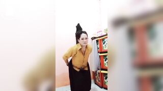 Indonesian Girl Pooping - video 3