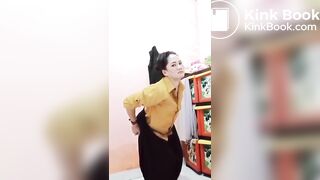 Indonesian Girl Pooping - video 3