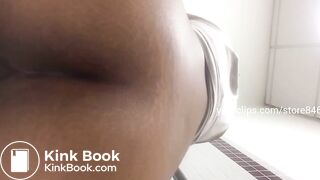 Curvy ebony grunting poop