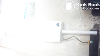 mom is desperate to poop and fart