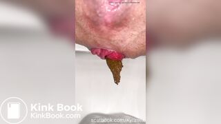 brasileira kyra cagando com seu cu arrombado.