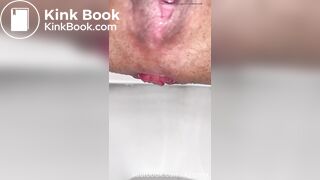 brasileira kyra cagando com seu cu arrombado.