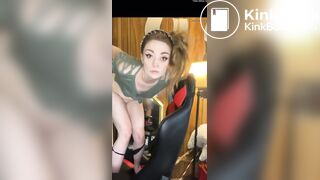 White gamer girl with fat ass poops