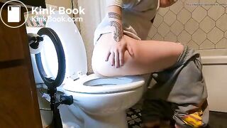 Girl pooping on toilet - video 247