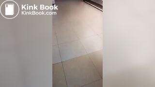 Scat hottie eats her own