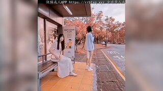 等车时被偷袭