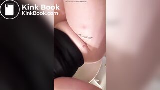 LogGoddess on the toilet