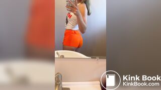 Hooters girl takes a dump for you
