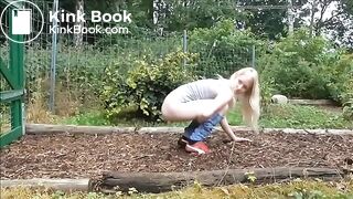 Girl pooping - video 818