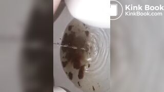 Girl pooping in public bathroom - video 4