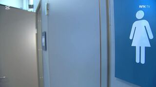 Nordic reporter defecates in a jar