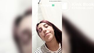 Latina gostosa cagando um tronco 6