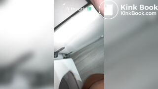 Latina gostosa cagando um tronco 4