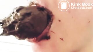 ... deliciosa comiendo su propia mierda