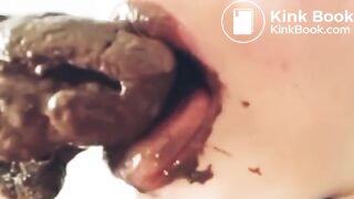 ... deliciosa comiendo su propia mierda