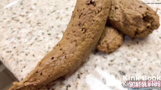 Girl pooping - video 802