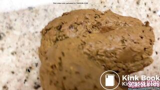 Girl pooping - video 802