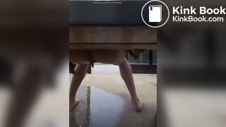 Girl pooping - video 812