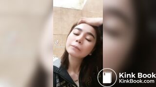 doing a tiktok while pooping