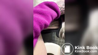 She dropt a MONSTER log into the toilet bowl