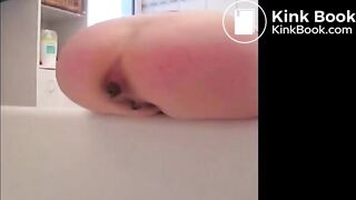 Girl pooping - video 805