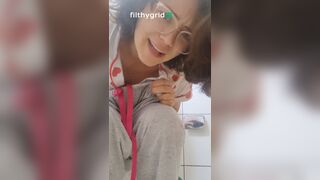 Brasileira gostosa cagando 7