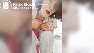 Brasileira gostosa cagando 7