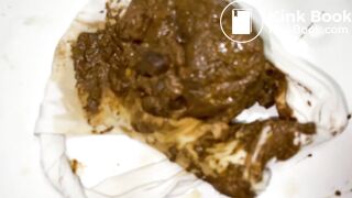 Big panty poop under pink skirt