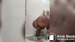 Brazilian girl shitting brasileira cagando